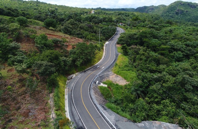 Productores agropecuarios, indígenas y campesinos se benefician con entrega de nueva carretera El Peñón-Cerro Plata
