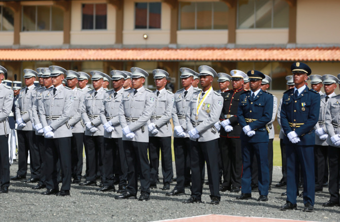 Nueva generación de oficiales jura lealtad al Estado para proteger y servir a los ciudadanos