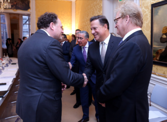 Presidente Varela lidera mesa redonda empresarial para fortalecer inversiones holandesas
