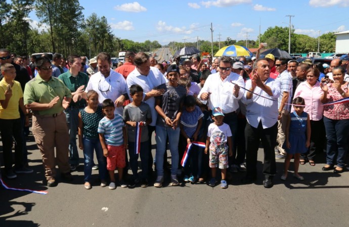 «Lo correcto fue proteger empleos y terminar las obras», afirmó presidente Varela al inaugurar nueva carretera Santiago-David 