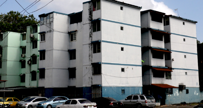 39 edificios en Río Abajo recibirán mantenimiento de fachadas y techos