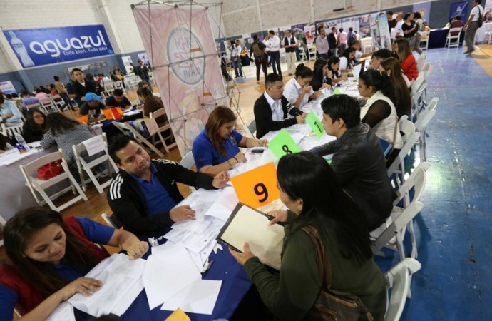 Más de 1,200 hondureños obtienen plazas a través de Feria de Empleo