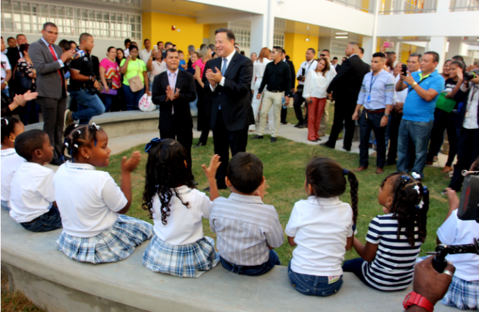 Presidente Varela inaugura primer centro de educación oficial bilingüe en Panamá