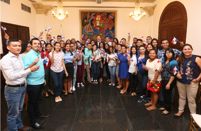 Gobierno envía a generación joven de panameños a aprender mandarín y convertirse en embajadores de Panamá