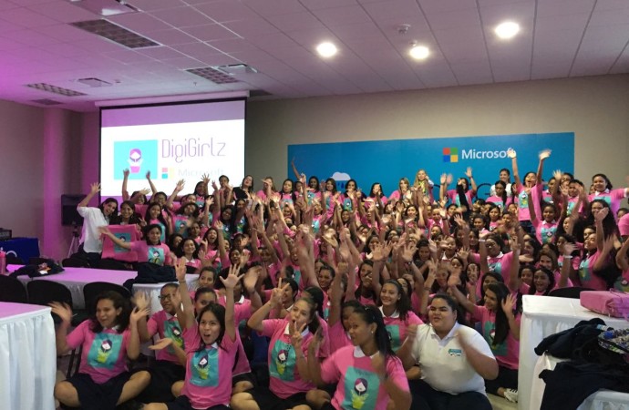 Microsoft promueve interés por Ciencia y Tecnología en las jóvenes