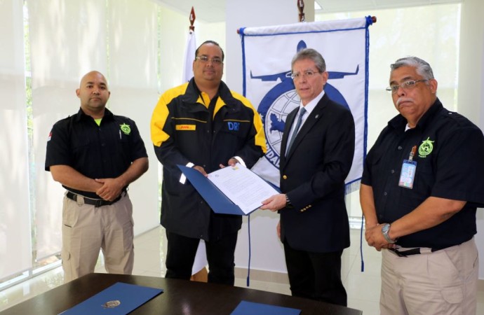 DHL y Autoridad Aeronáutica Civil acuerdan trabajar juntos ante eventuales desastres