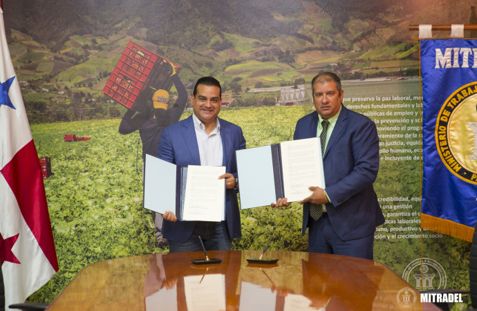 MITRADEL y Municipio de Aguadulce firman acuerdo para erradicar el TI