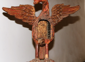 Pieza del mes de abril en el MARC: Pelicano del siglo XVIII; guardián del Santo Sacramento