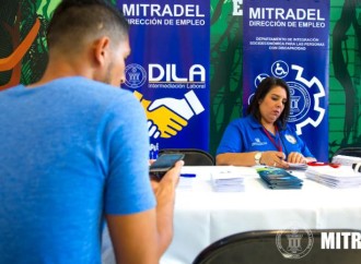 MITRADEL instruye a trabajadores y empleadores con las Clínicas Laborales