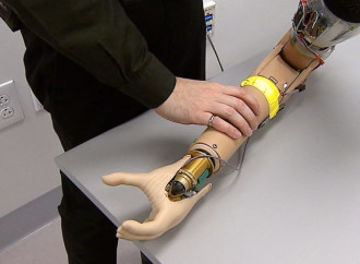 El brazo protésico biónico restaura la sensación del veterano marino
