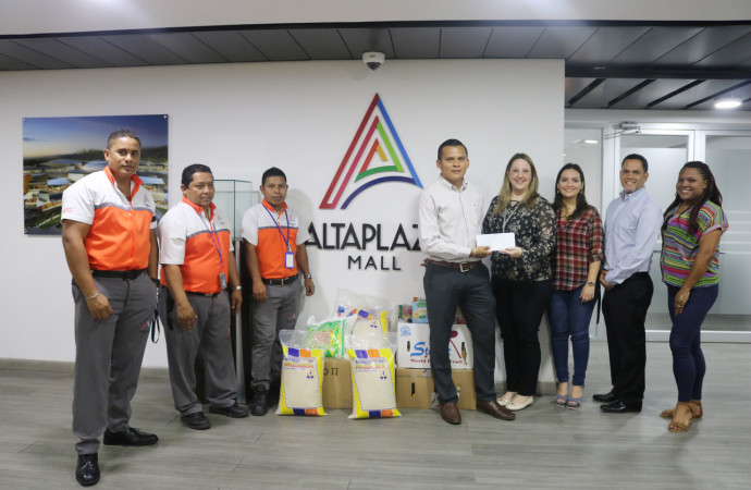 AltaPlaza Mall entregó donación a la Escuela Guillermo Patterson