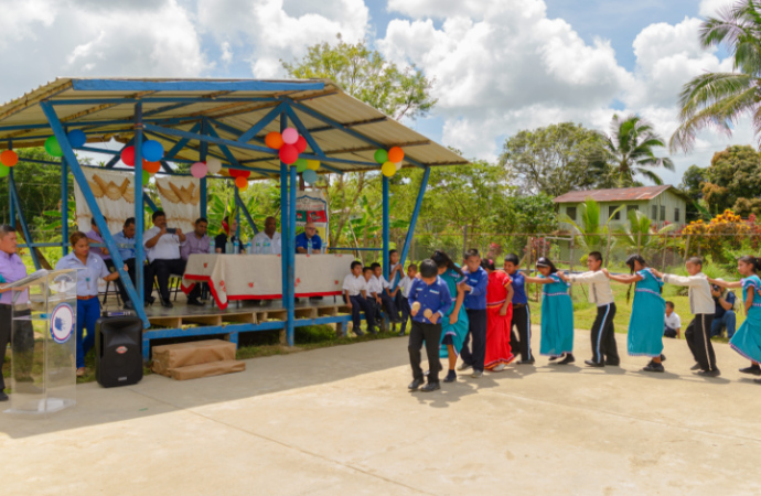 Chiquita dona comedor para 330 estudiantes de la escuela de Barranco Medio en Bocas del Toro