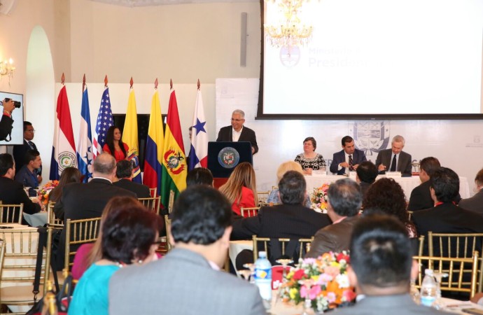 Expertos de competitividad de América Latina se reúnen en Panamá para analizar el futuro del sector