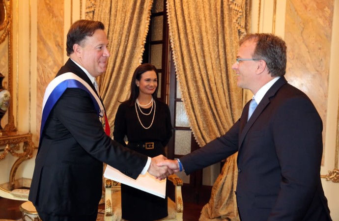 Presidente Varela recibe Cartas Credenciales de Embajadores de América, Asia y Europa