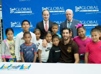 Jaime Penedo visita instalaciones de Global Bank