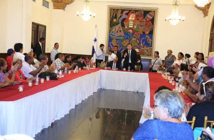 Presidente Varela se reúne con afectados por el dietilenglicol; Gobierno inaugura centro para su atención
