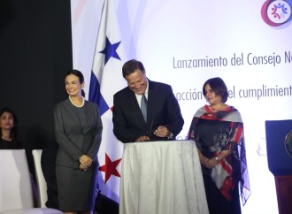 Presidente Varela firma histórica reglamentación que impulsa la paridad de género en Panamá