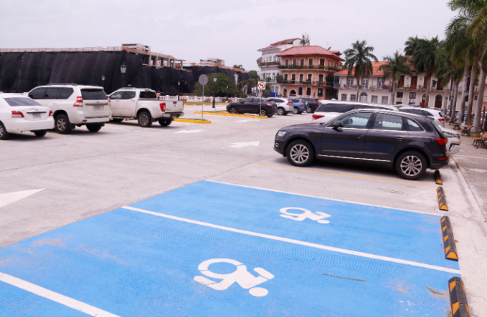 Visitantes del Casco Antiguo disponen de nueva plaza de estacionamientos