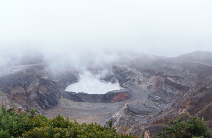 Volcán Poás: Expertos recomiendan promover actividades económicas paralelas