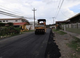 Autoridades supervisan construcción del alcantarillado en Boquete y trabajos de asfaltado de las calles de la zona comercial y turística