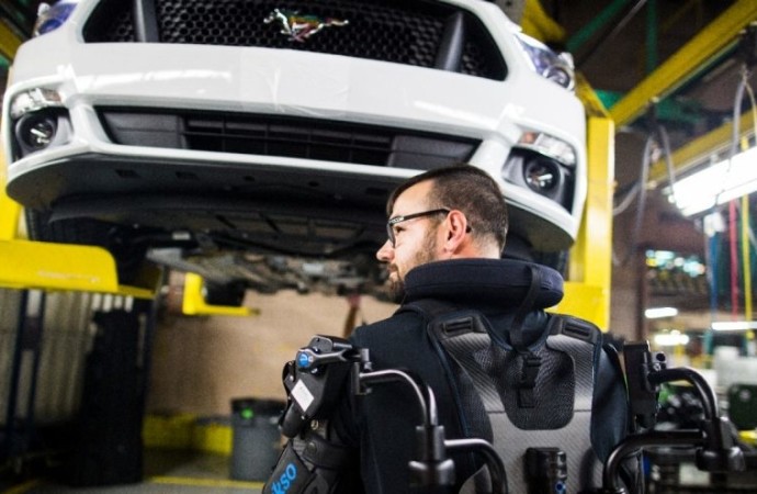 Ford utiliza Exoesqueletos para reducir la fatiga y lesiones en los trabajadores