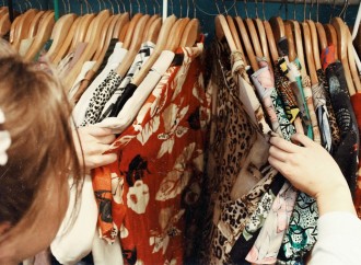 Los chilenos dedican más tiempo a las compras de ropa y calzado