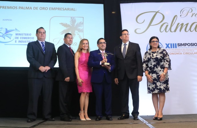 Cervecería Nacional recibe el Premio Palma de Oro 2018 otorgado por el Sindicato de Industriales de Panamá