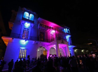 Encendido de luces en el Palacio Presidencial da inicio a la campaña de prevención del cáncer de mama y próstata