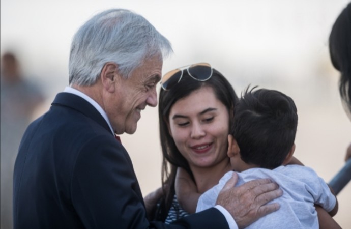 Presidente Piñera da la bienvenida a 99 chilenos repatriados desde Venezuela