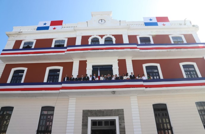 Presidente Varela entrega restaurado el edificio de la Gobernación de Colón que tenía décadas de abandono