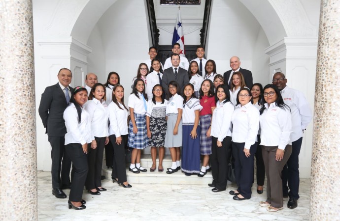 Despacho de Primera Dama apoya a finalistas del Concurso Nacional de Oratoria 2018