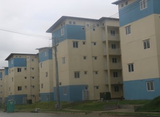 Más de 400 familias se benefician con entrega de nuevos apartamentos en Altos de Los Lagos, Colón