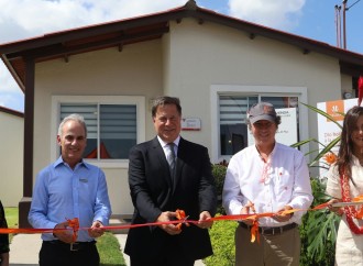 Presidente Varela destaca asociación público-privada para construir más viviendas para los panameños