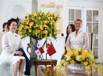Primera Dama de Panamá agradece a su homóloga de la República Popular China donación de Clínicas Móviles