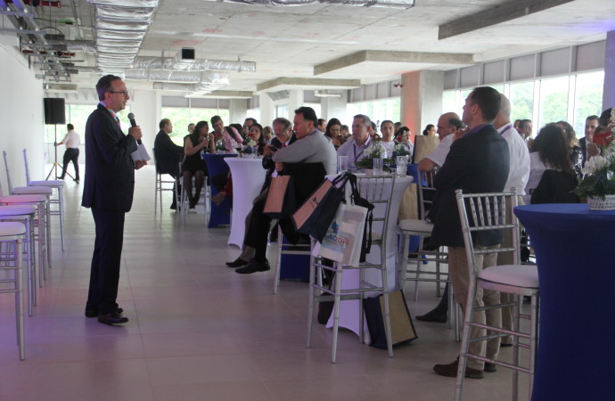 Más de 100 líderes se reúnen en Panamá Pacífico para interactuar sobre las ventajas del Clustering