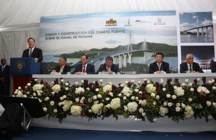 Autoridades entregan orden de proceder para inicio de obras del Cuarto Puente sobre el Canal de Panamá