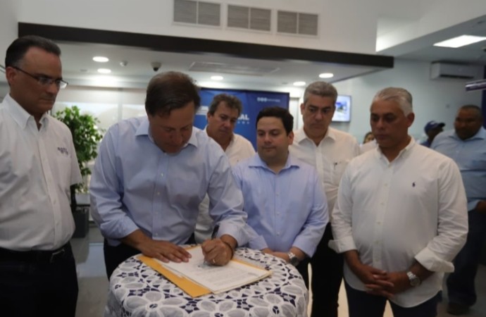 Presidente Varela firma decreto que amplía beneficios del Bono Solidario de Vivienda en las cabeceras de provincia de todo el país