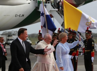 Llega a Panamá el papa Francisco, máximo jerarca de la Ciudad Vaticano