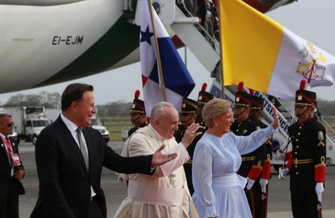 Llega a Panamá el papa Francisco, máximo jerarca de la Ciudad Vaticano