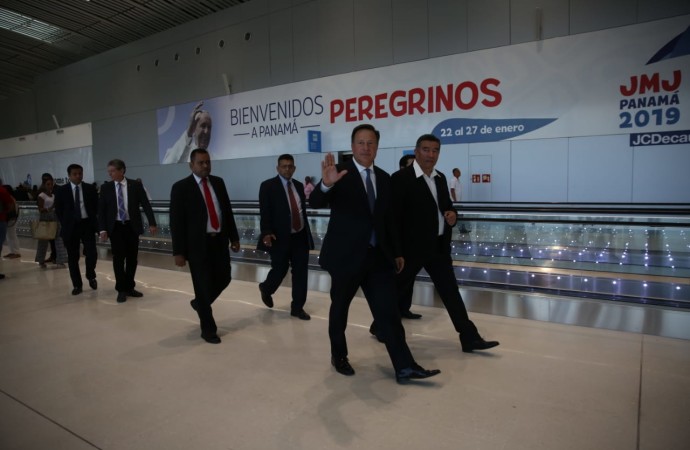 Presidente Varela recibe a peregrinos en la nueva Terminal 2 del Aeropuerto Internacional de Tocumen