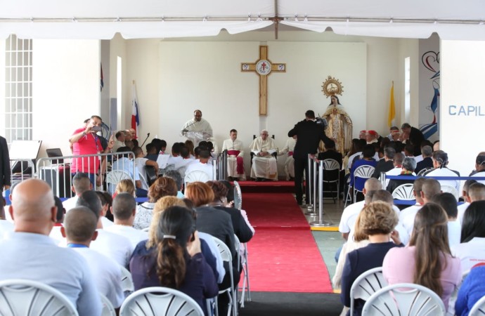 Presidente Varela participa de liturgia penitencial que celebró el papa Francisco en el Centro de Cumplimiento de Menores