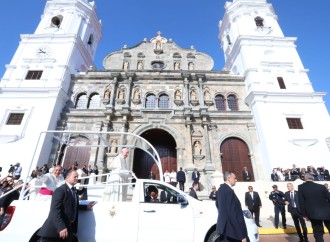Papa Francisco consagra altar de la Catedral Basílica Santa María la Antigua