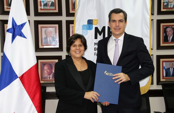 Leo González asume como nuevo Director de la Autoridad Nacional de Aduana