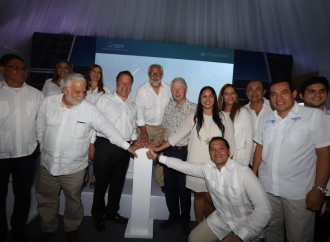Presidente Varela inaugura Parque Solar IKAKOS, el más grande del país, en compañía del expresidente de Estados Unidos, Bill Clinton