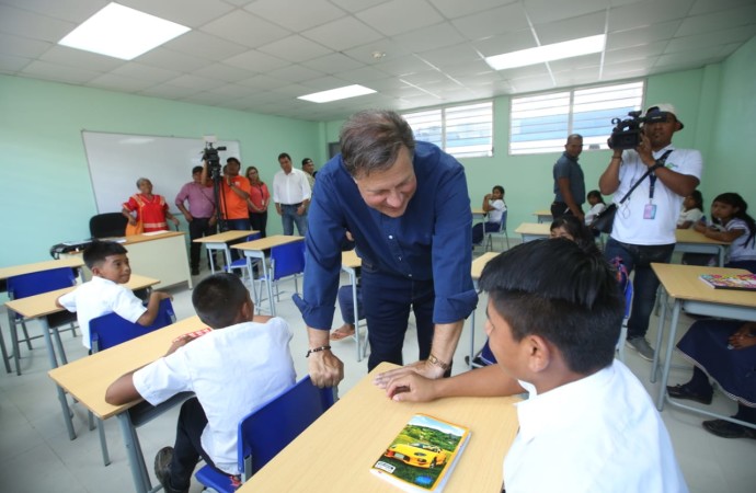 Presidente Varela celebra inicio del año escolar 2019 en la comarca Ngäbe Buglé y entrega nuevo colegio en Peña Prieta