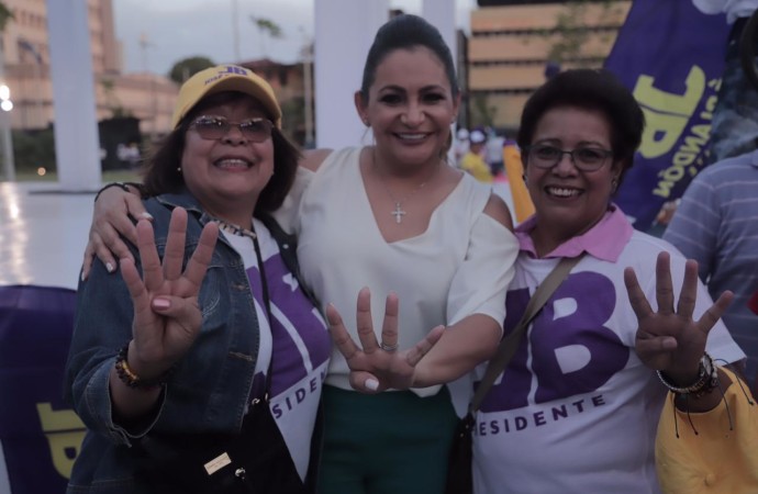Mujeres de todos los sectores dan su respaldo a fórmula presidencial Blandón – Quijano