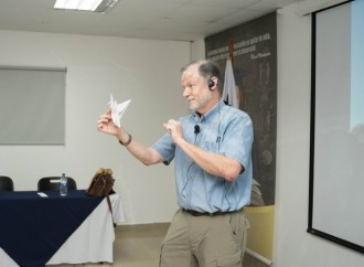 SENACYT presentó conferencia magistral “Origami y Matemáticas”