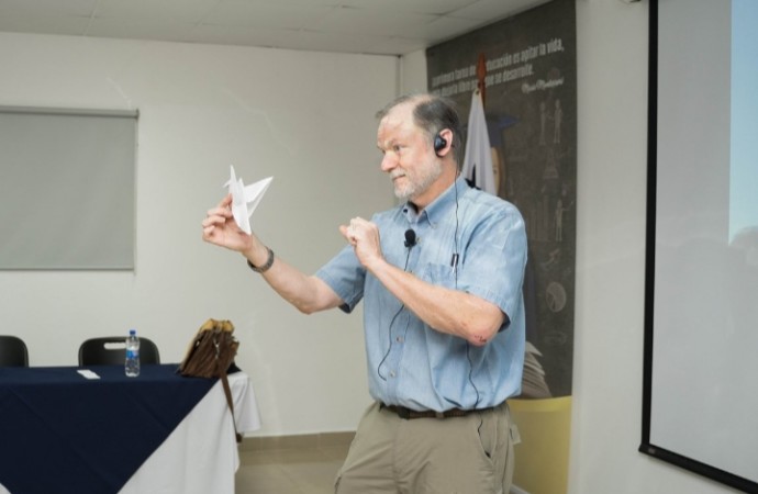 SENACYT presentó conferencia magistral “Origami y Matemáticas”