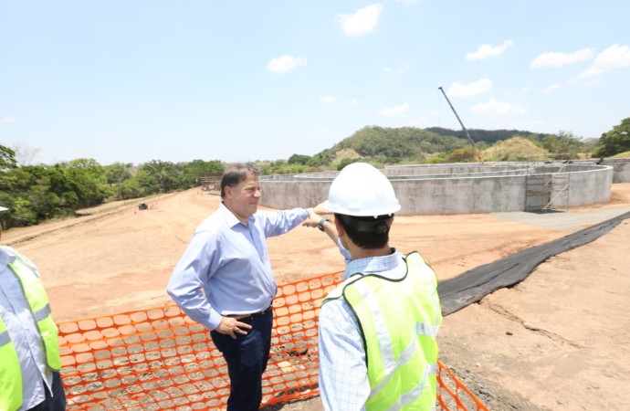 “Dejamos en Veraguas un desarrollo con mil viviendas nuevas, nuevo alcantarillado y más de 400 kilómetros de carretera entregadas y en construcción”, presidente Varela