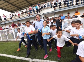 Presidente Varela entrega nuevo Complejo Deportivo de Atalaya